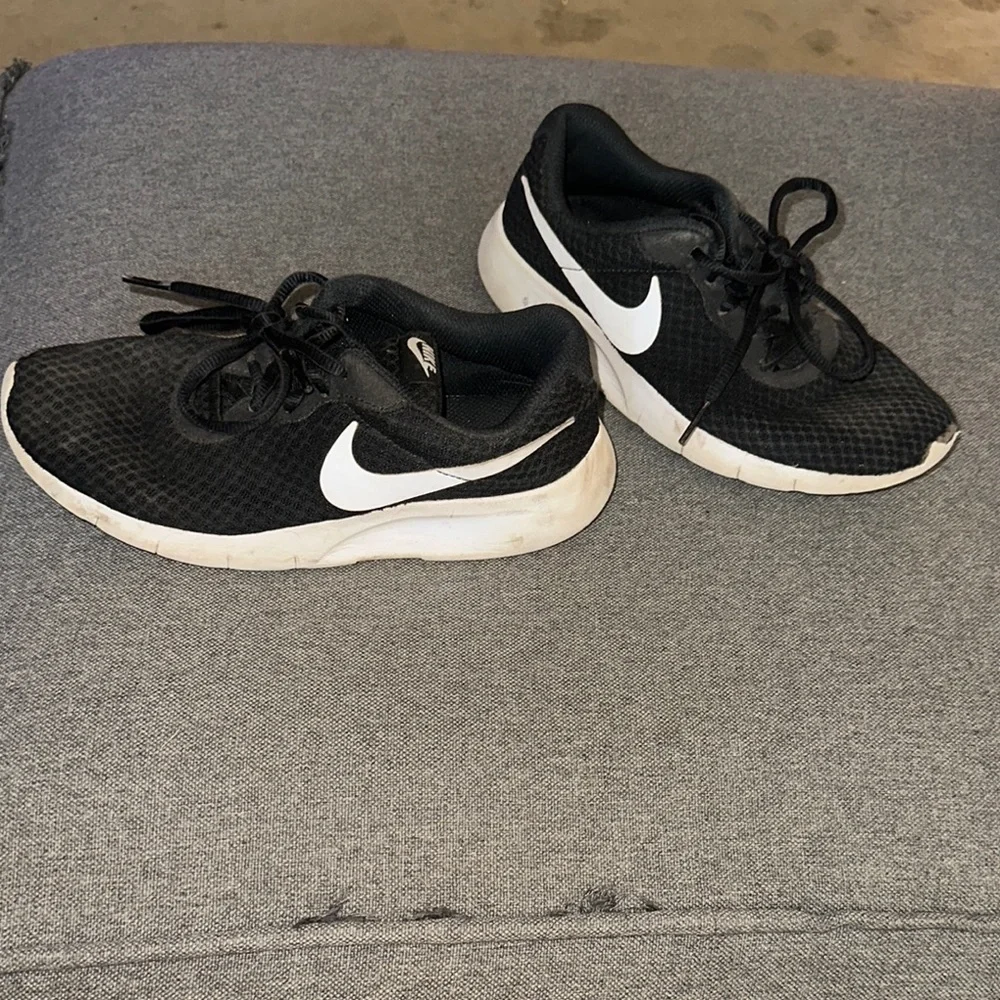 Nike Black and White Sneakers Classic Design